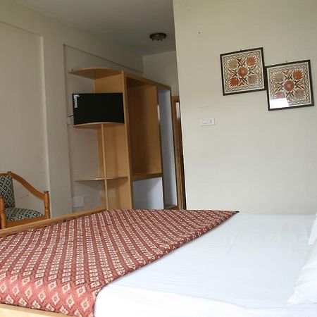 Pine Top Hotels Наран Екстер'єр фото