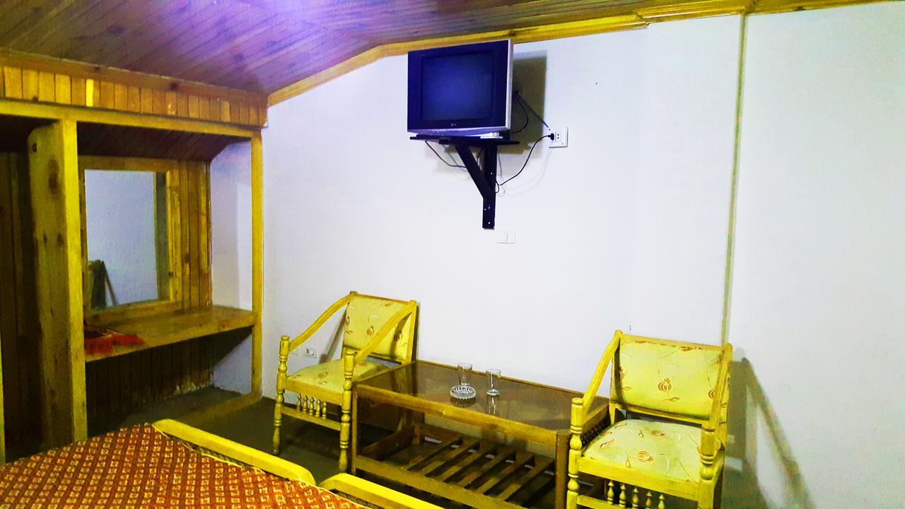 Pine Top Hotels Наран Екстер'єр фото
