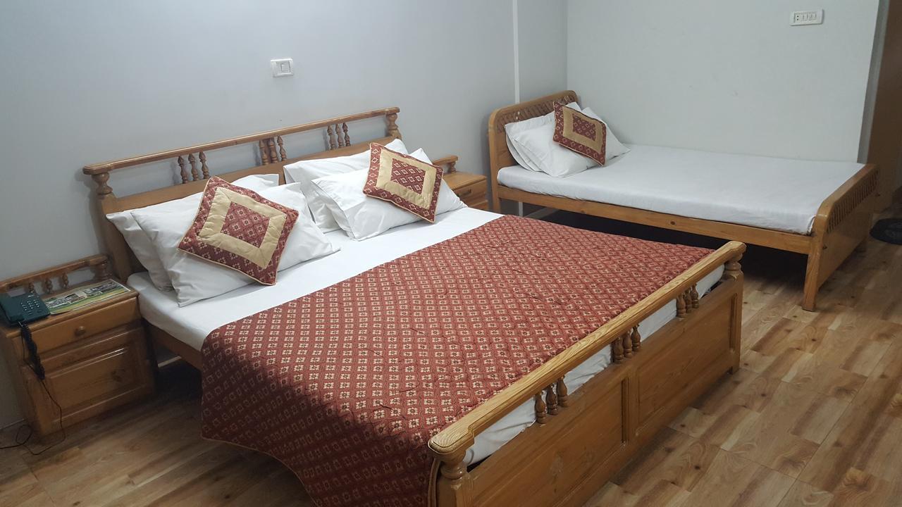 Pine Top Hotels Наран Екстер'єр фото